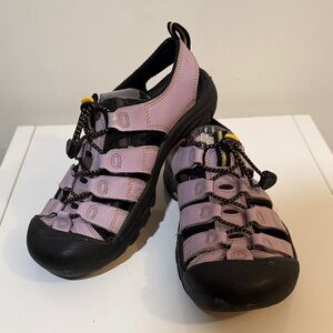Keen Women's Newport Lavender and Black Athletic Sandals Size 8